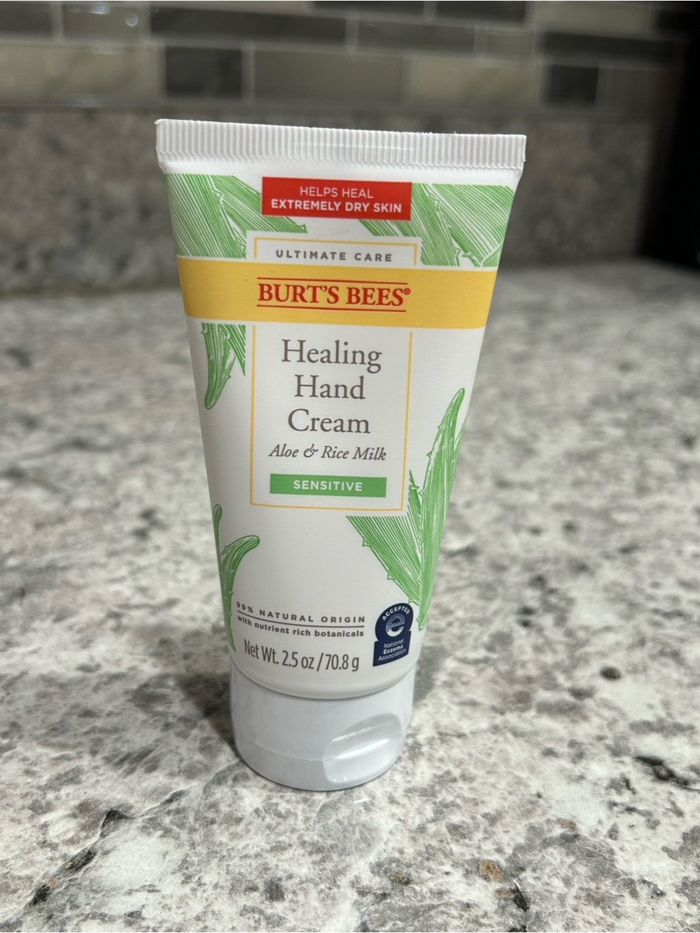 Burt's Bees Healing Hand Cream Aloe & Rice Milk - Sensitive (White & Green)